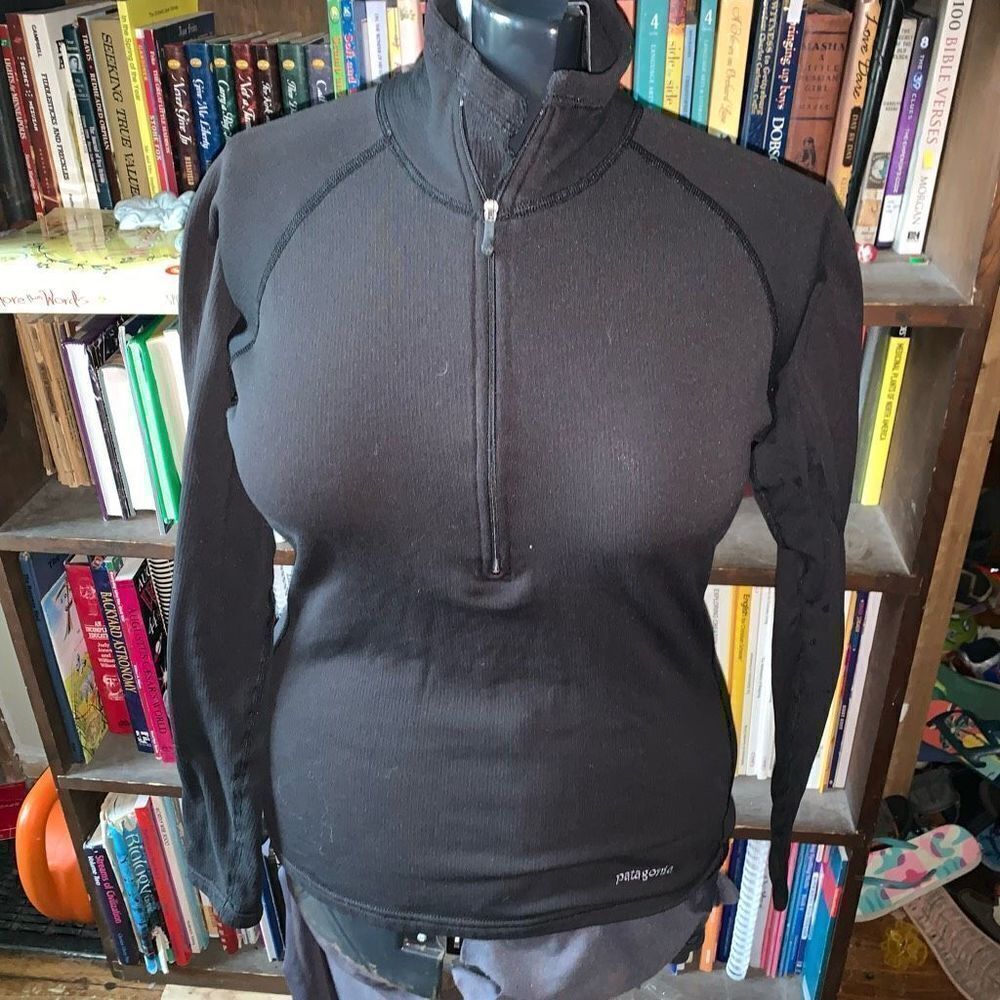 Patagonia black gorpcore M hiking outdoorsy pullover